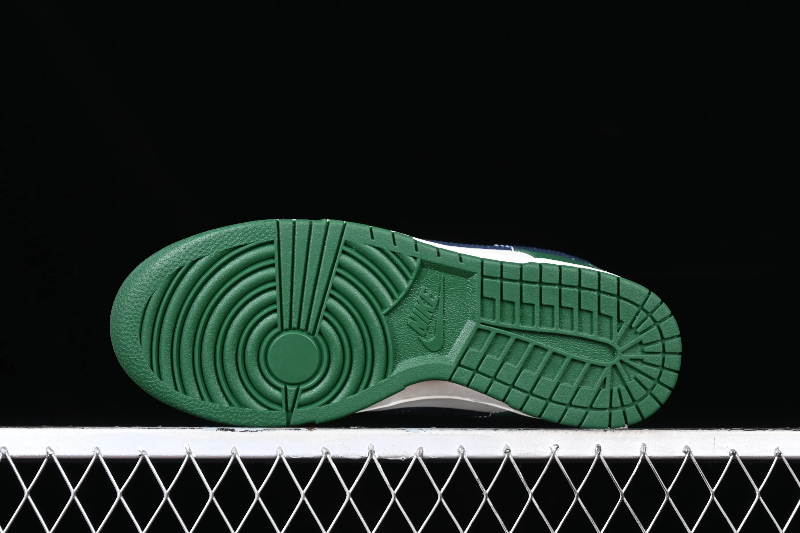 All categories Nk SB Dunk series Nk SB Dunk Low low-top sneakers Nk Dunk Low "Gorge Green" retro white and green SB low-top sports and leisure sneakers DD1503-300